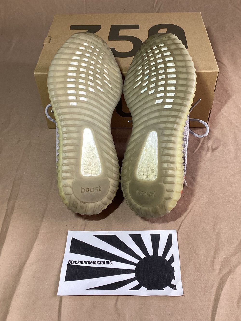 Adidas Yeezy Boost 350 V2 Tail Light FX9017 Men's Size 10.5 - Picture 6 of 9